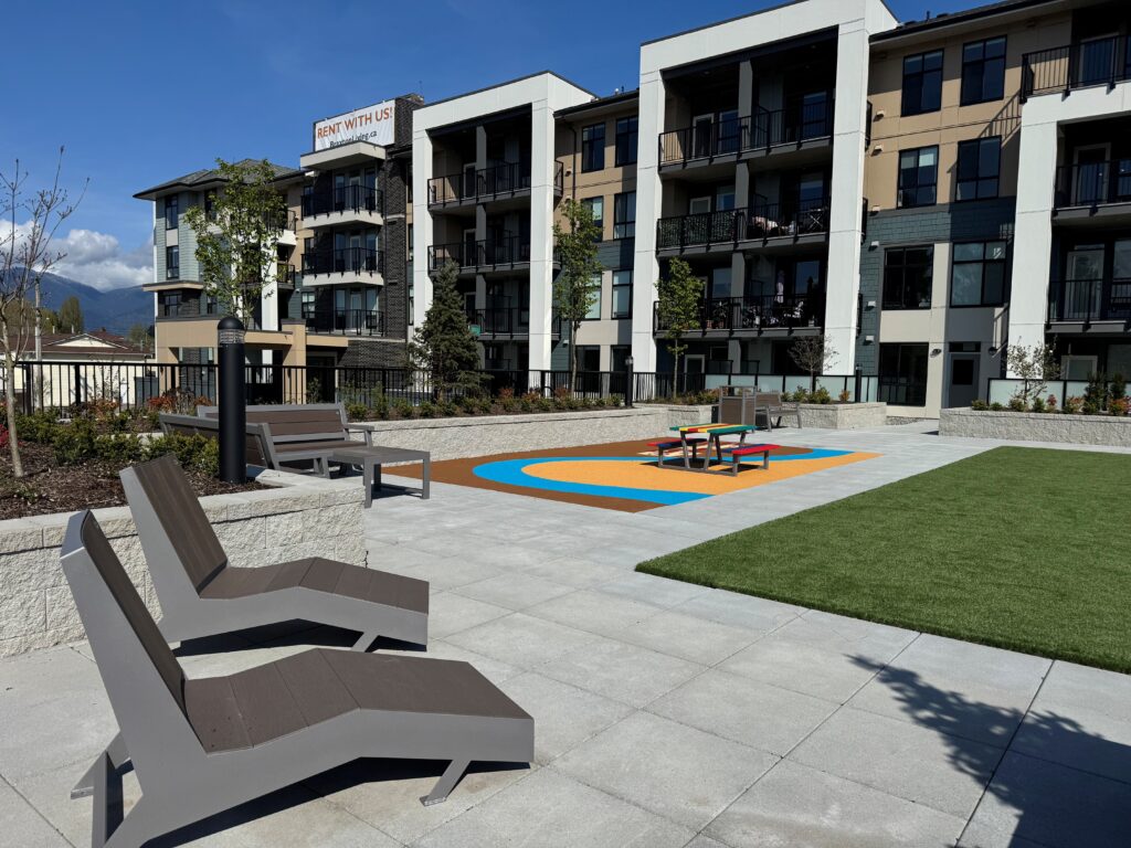 Backyard Lounge_Apr17