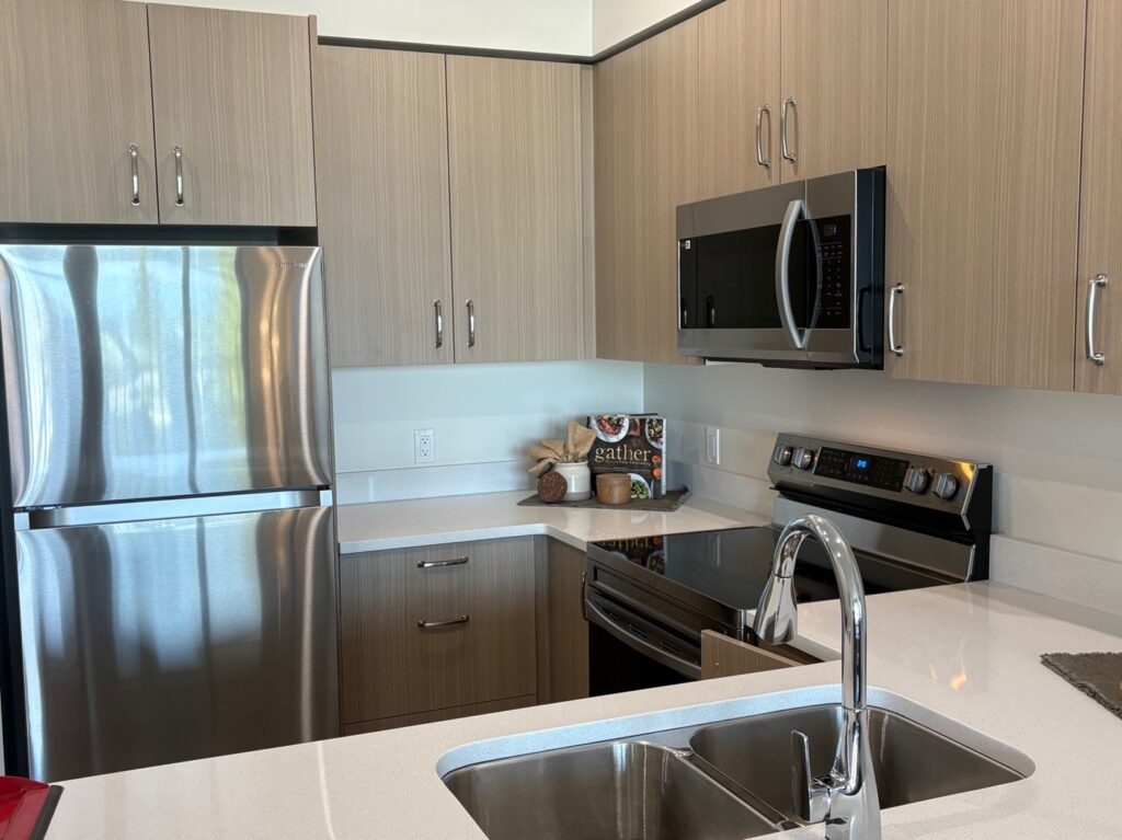 1 Bed, 1 Bath-Kitchen