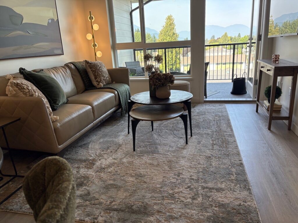 1 Bed, 1 Bath-Living Room